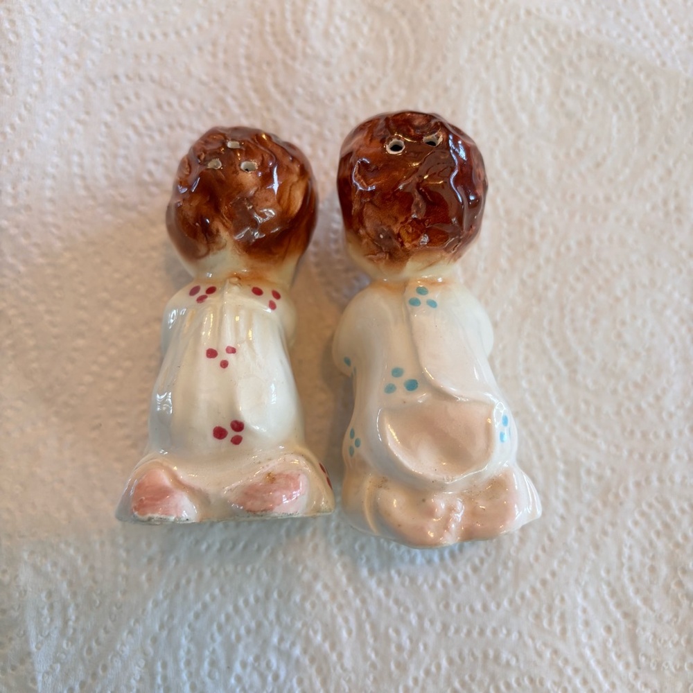 Ceramic Praying Figurines - Cream with Red and Blue Accents - Picture 2 of 4